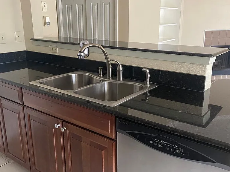 915 W 23rd St #105 — Photo 9
