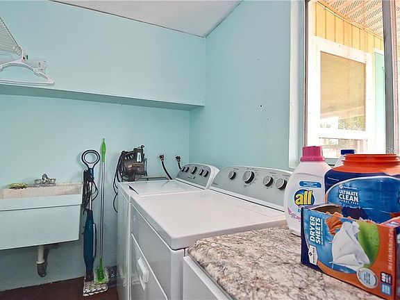3rd image of 830 E 5th St