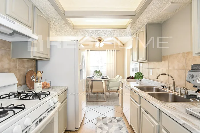 220 E Milas Dr — Photo 3