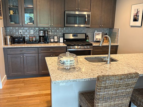 5th image of 3205 Bluffs Dr S