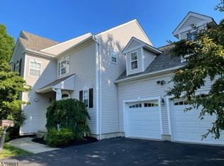 19 Hansom Rd, Basking Ridge, NJ 07920