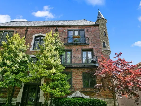 7520 Buckingham Dr APT 2W, Saint Louis, MO 63105