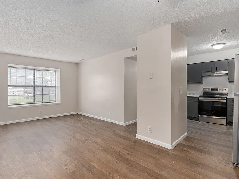 1221 S Park Ave #9 — Photo 13