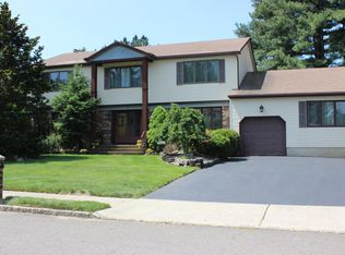 9 Pollack Dr, Marlboro, NJ 07746