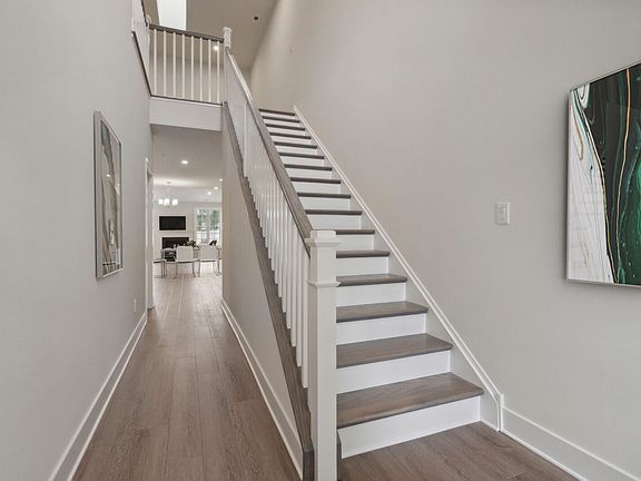 5th image of 528 Fullerton Farm Dr