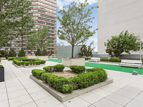 635 West 42nd Street image 18 of 22