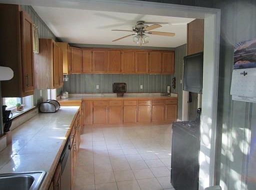 2nd image of 28 Beckett St #2