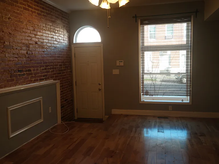 132 N Linwood Ave — Photo 2