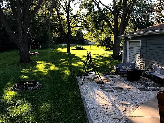 4th image of 3515 Carlton Dr