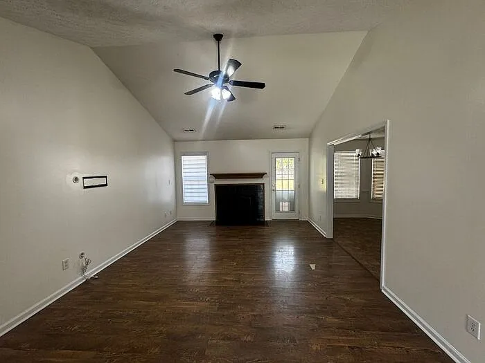 143 Haywood Dr — Photo 2