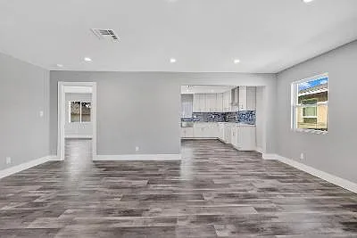 17116 Kingsbury St — Photo 6