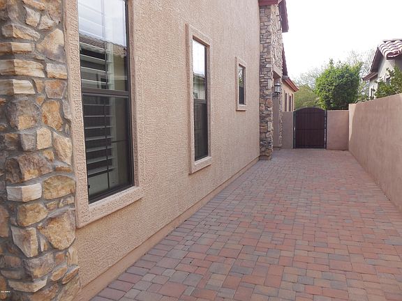 3rd image of 1638 N Estrada