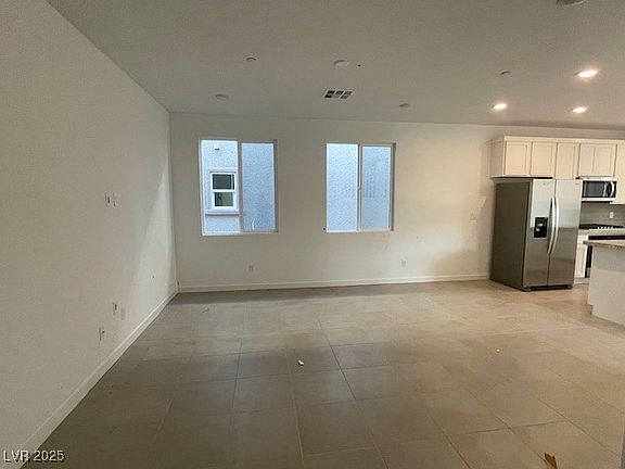 5th image of 261 Kobuk Ave