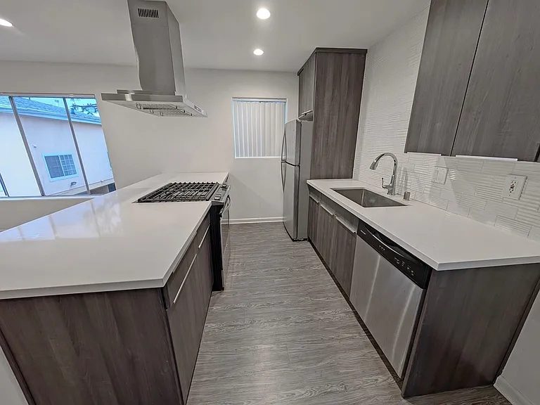 520 N Virgil Ave #8 — Photo 11