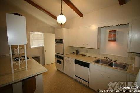 5th image of 812 Gentilz St
