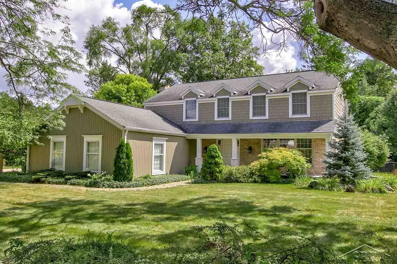 408 Canterbury Dr photo 1