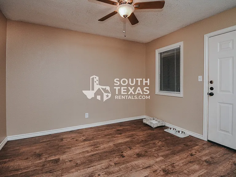 1811 Lawndale Ave #8 — Photo 2