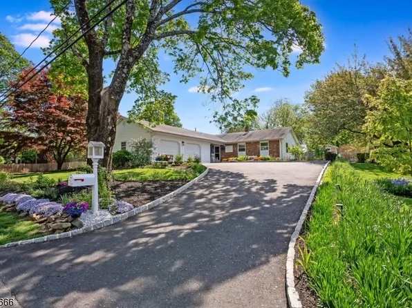 4 Hillcrest Ave, Mendham Boro, NJ 07945