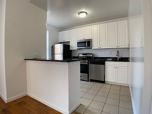 3rd image of 2021 Lexington Ave APT 2C