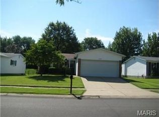 3190 Greenway Chase Dr, Florissant, MO 63031