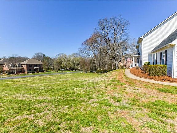 3rd image of 305 Meadow Green Dr