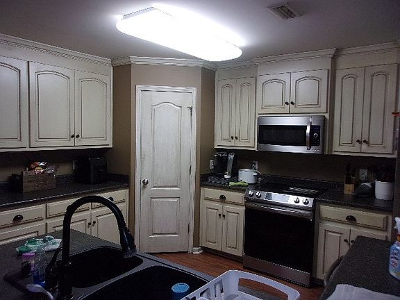 4th image of 115 Augusta Ave