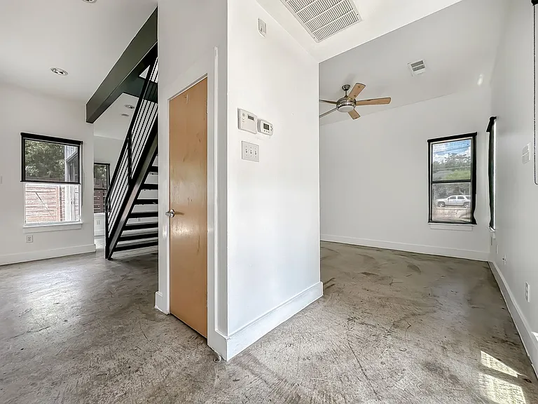 417 S Beacon St — Photo 4