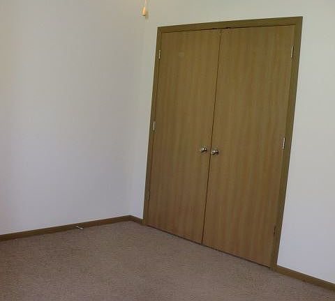 5th image of 709 Glenstone Dr