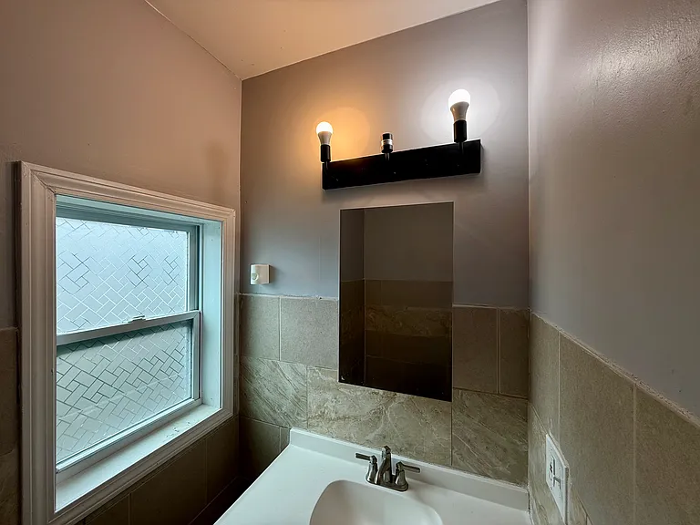 48 Wolcott St #2 — Photo 10