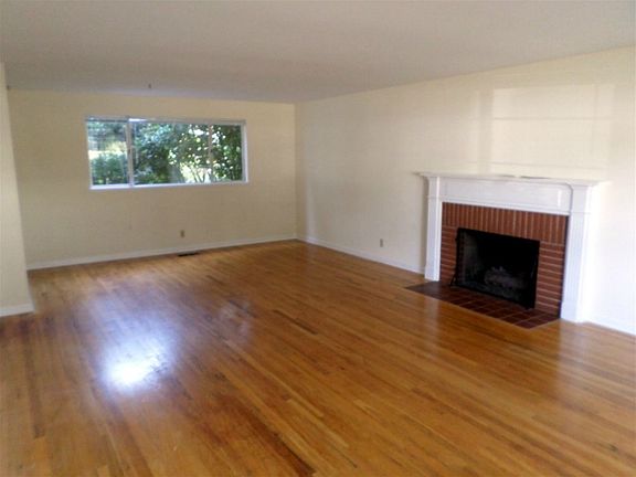 4th image of 141 155th Ave NE