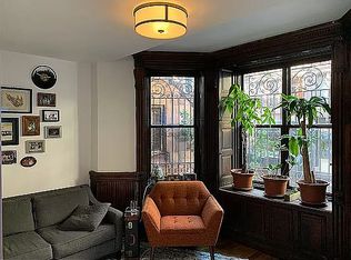 10 W 122nd St #1E, New York, NY 10027