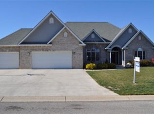 105 Wintergreen Dr, Yorktown, IN 47396
