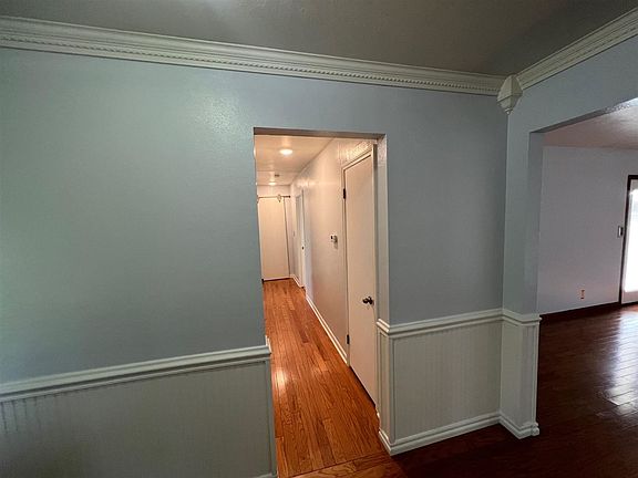 2nd image of 2808 Temple Pl
