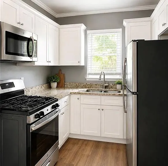 2196 Knoll Dr — Photo 3