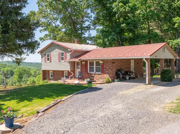 1865 Oak Grove Rd, Woodlawn, VA 24381
