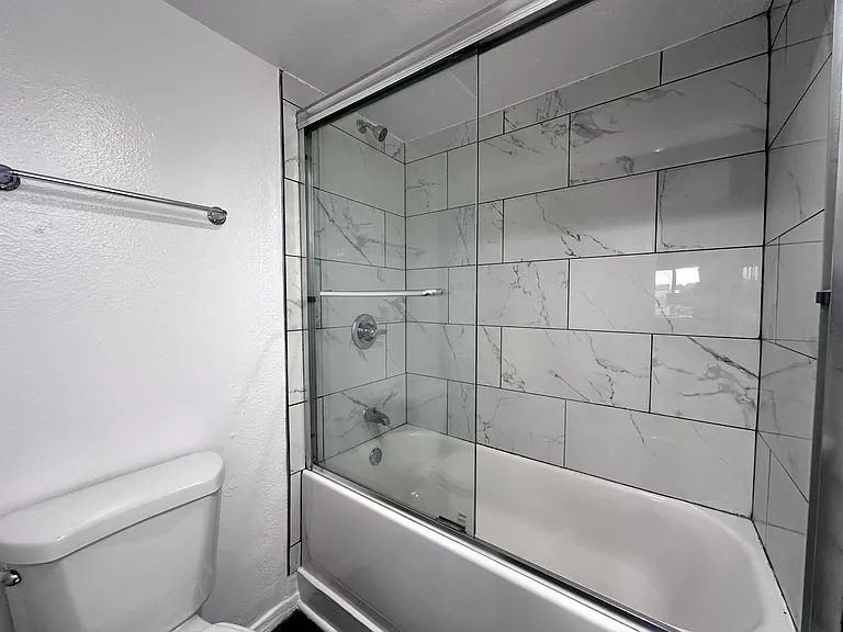 432 N Kingsley Dr. — Photo 13