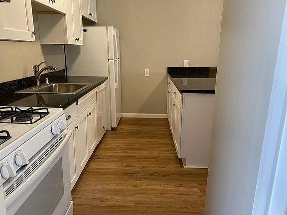 3rd image of 2121 Whitman Way #3