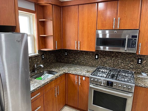 3rd image of 9714 67th Ave #3R