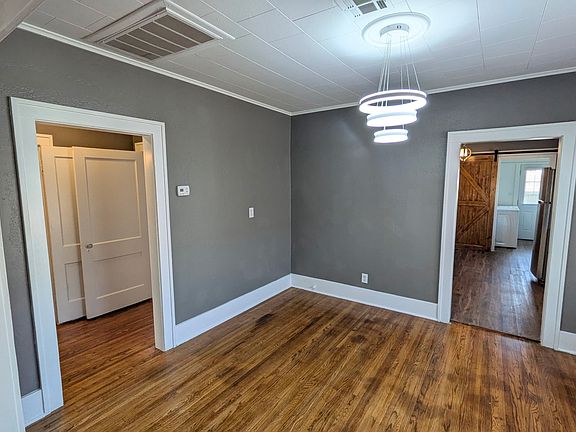 Dining room.
