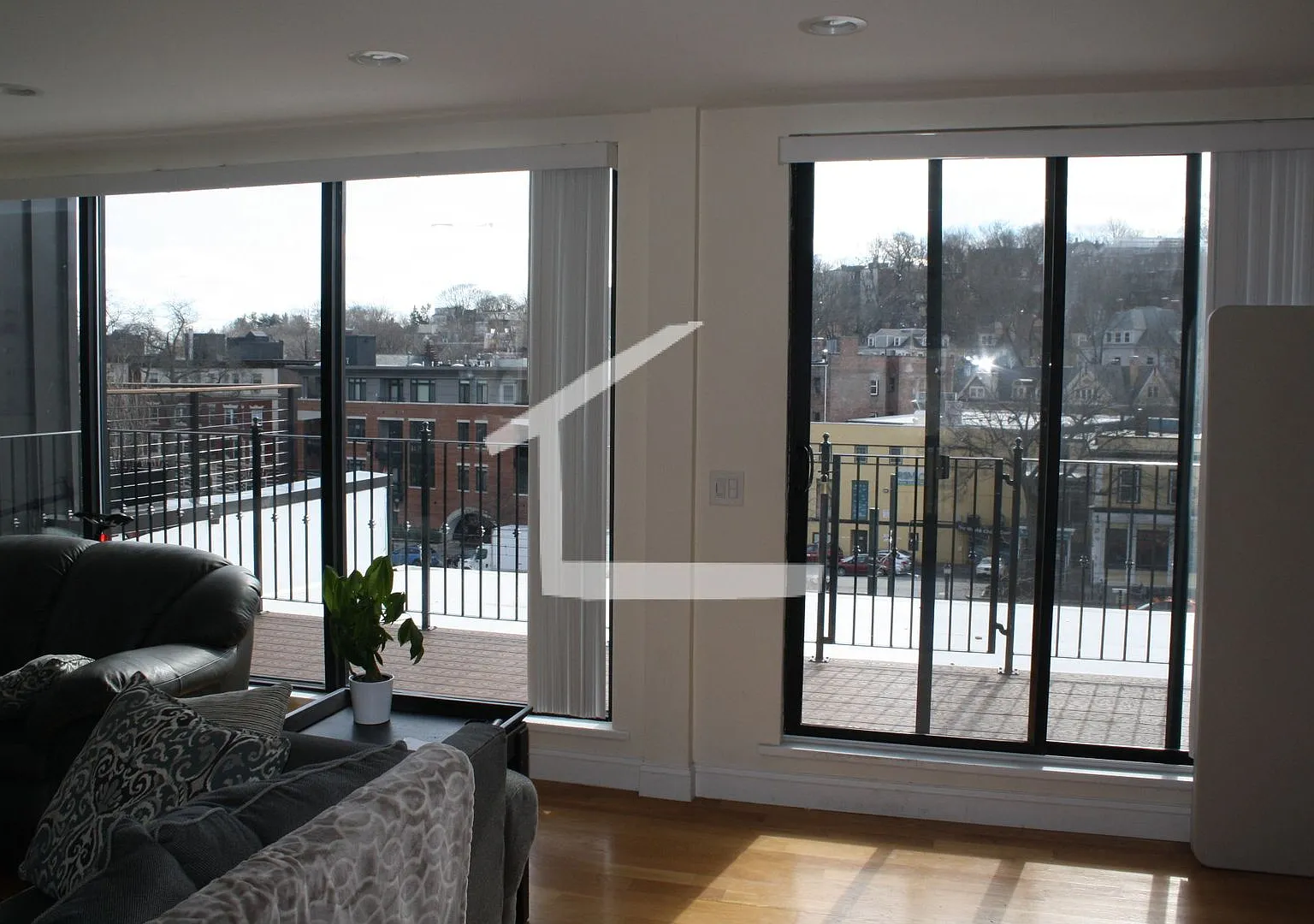 No Brokers Fee Apartment on Washington Sq, In Unit Washer and Dryer, Central Heat/AC, Parking for... — Photo 1