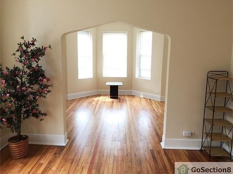 1st image of 1105 S Richmond St APT 2