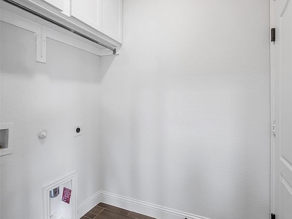 5th image of 1305 Alexander Dr