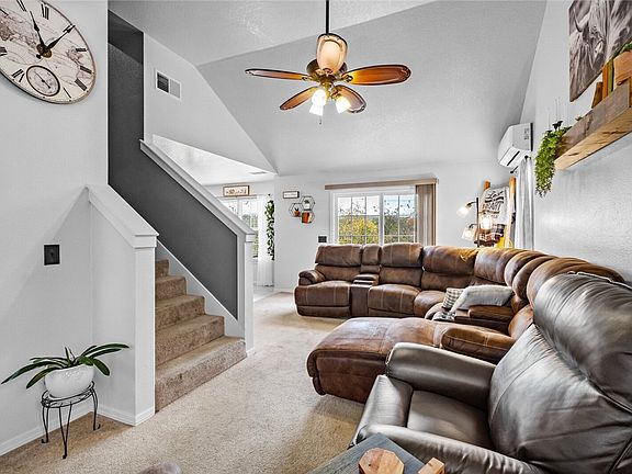 2nd image of 203 Jenee Dr