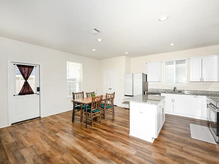 809 Beacon Hts — Photo 37