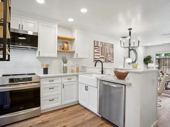 1411 Creekside Dr APT 12, Walnut Creek, CA 94596