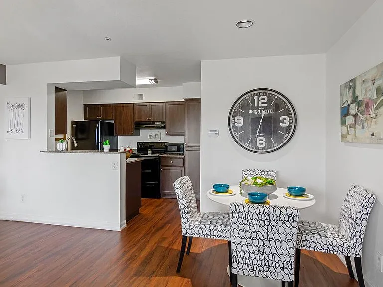 Cabrillo Apartments — Photo 5
