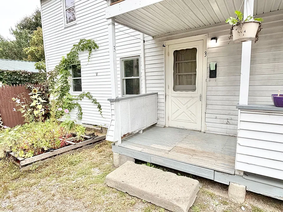 233-235 N Willard St