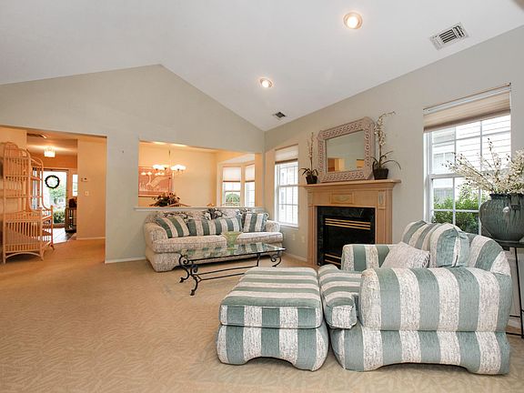 4th image of 22 Perri Cir #1