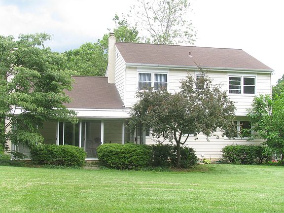 3rd image of 122 Governors Cir