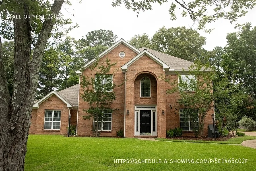 110 Little John Ln